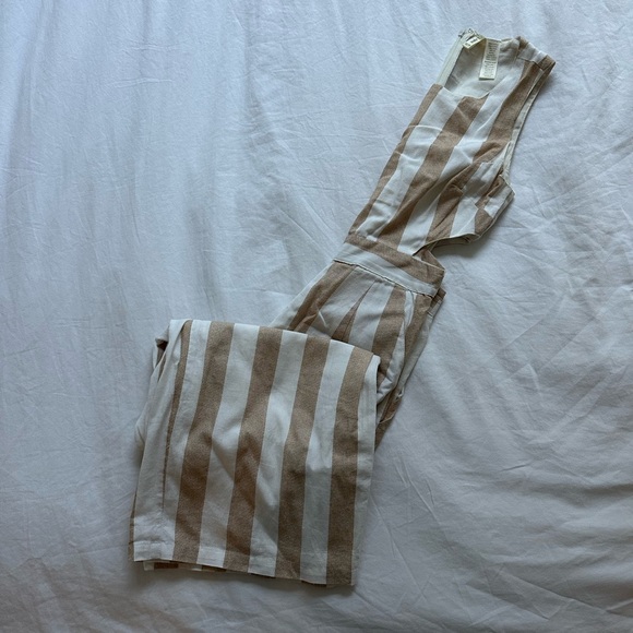 Striped Jumpsuit with cutouts Size XS - Picture 2 of 4